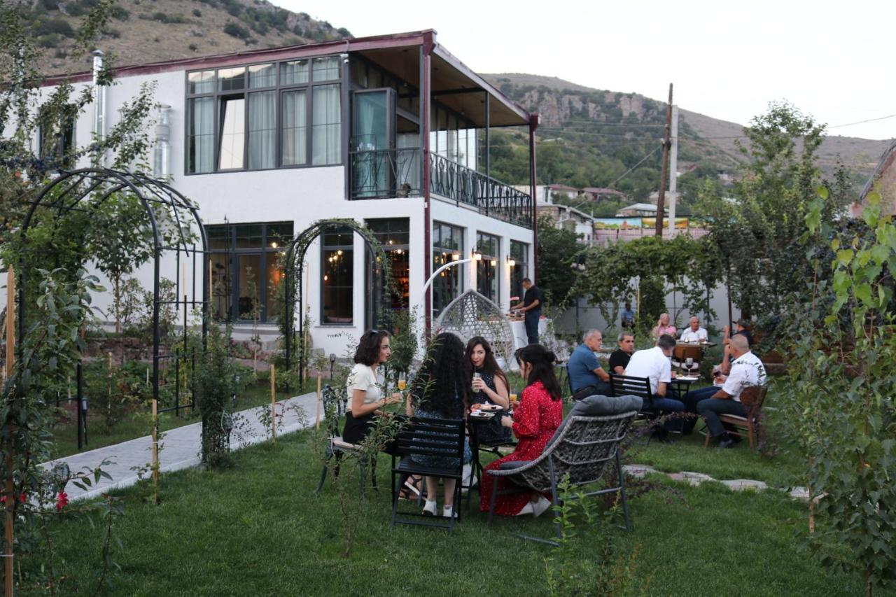 Redroof Country House Hotel Goris Exterior photo